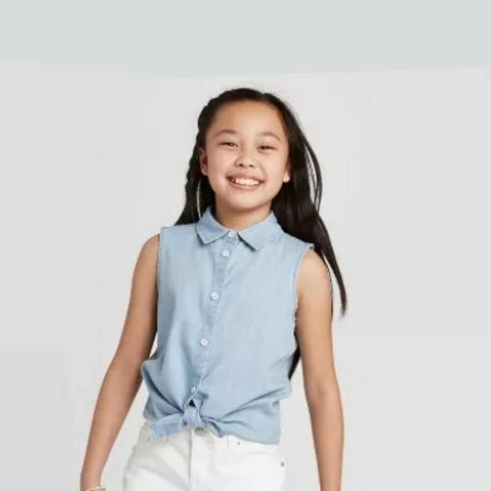 Chambray Sleeveless button down top